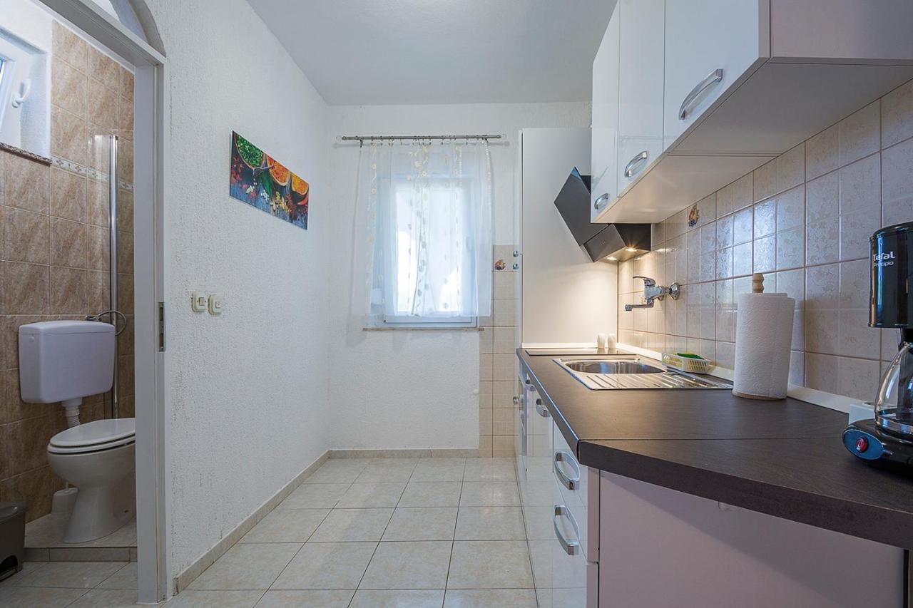 Floral Studio Apartment Pula Exterior photo